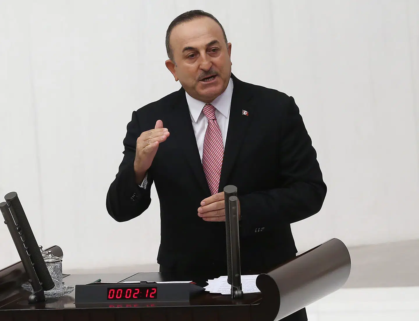 Arkivfoto: Den tyrkiske udenrigsminister, Mevlüt Cavusoglu, afviser torsdag, at der er tale om en våbenhvile, for en sådan kan kun indgås mellem »to legitime parter«, og det betegner han ikke YPG som.