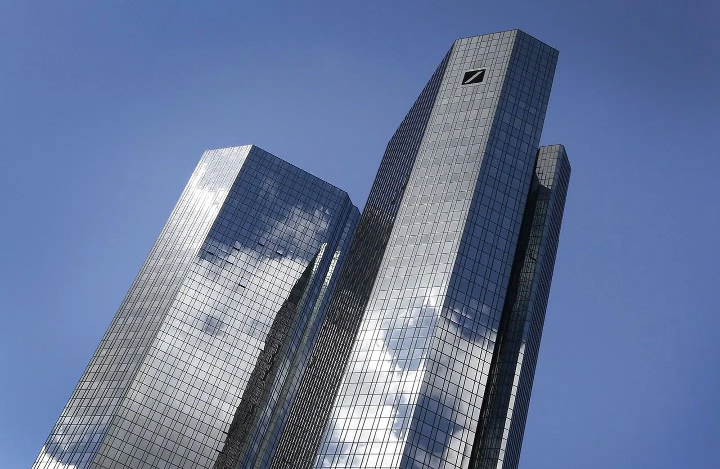 I slutningen af september tog Tysklands føderale kriminalpoliti, Bundeskriminalamtes, og statsadvokaten for økonomisk kriminalitet i Frankfurt på besøg i Deutsche Banks hovedkvarter i Frankfurt og fik udleveret dokumenter. Arkivfoto: Daniel Roland/AFP/Ritzau Scanpix