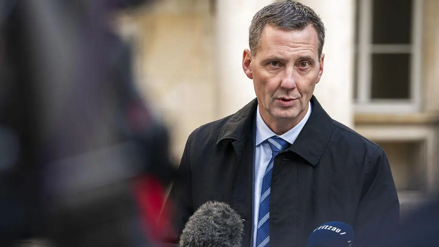 »Justitsministeren har også kritiseret den langsommelige udredning og orientering, men det er stadig uklart, hvordan det kunne komme så vidt,« skriver Birgitte Arent Eiriksson.