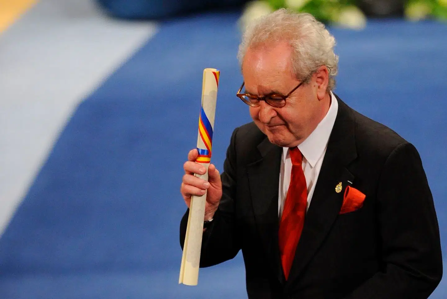 Den irske forfatter John Banville fik i torsdags et opkald, der tilsyneslandende kom fra sekretæren for Det Svenske Akademi, som meddelte ham, at han skulle have nobelprisen i litteratur. Men opkaldet var snyd. Billedet er fra 2014, da forfatteren modtog en litteraturpris af den spanske konge, Felipe VI.