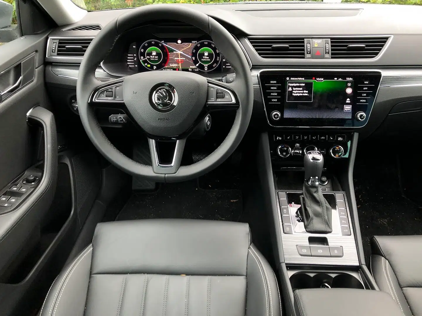 Digitalt cockpit kan nu fås til alle Superb-versioner, og skærmen i midten er vokset til minimum otte tommer.