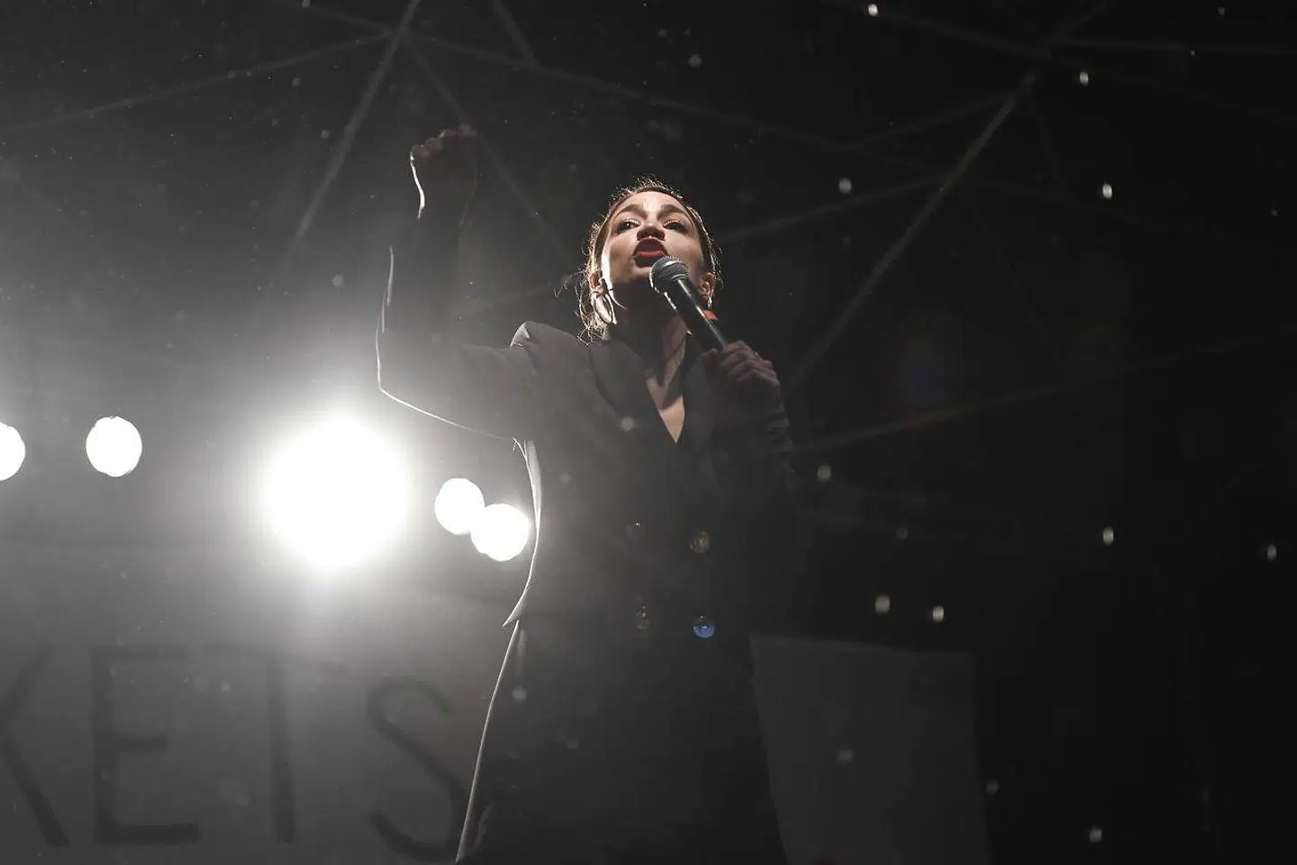 »Vi står ved en skillevej mellem udslettelse og muligheder,« sagde Alexandria Ocasio-Cortez i sin intense klimatale i København.