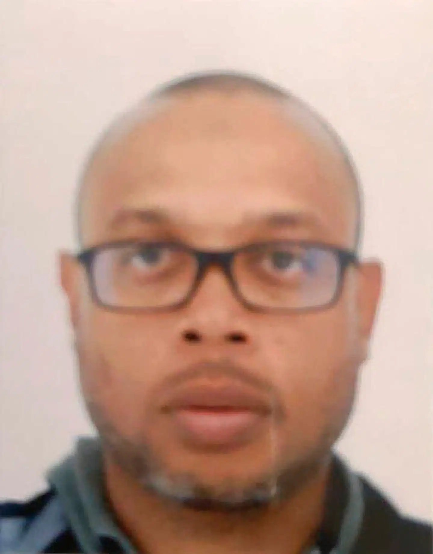45-årige Mickaël Harpon, der stammer fra den caribiske ø Martinique, konverterede til islam, da han giftede sig med en marokkansk kvinde.
