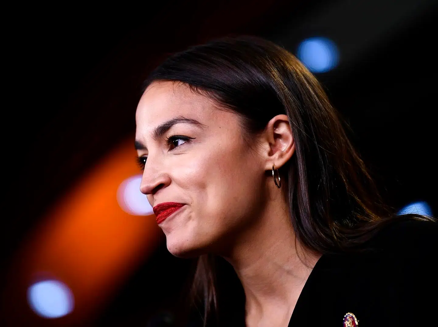 Alexandria Ocasio-Cortez besidder en enestående evne til at få sine budskaber ud via sociale medier, hvor hun har millioner af følgere.