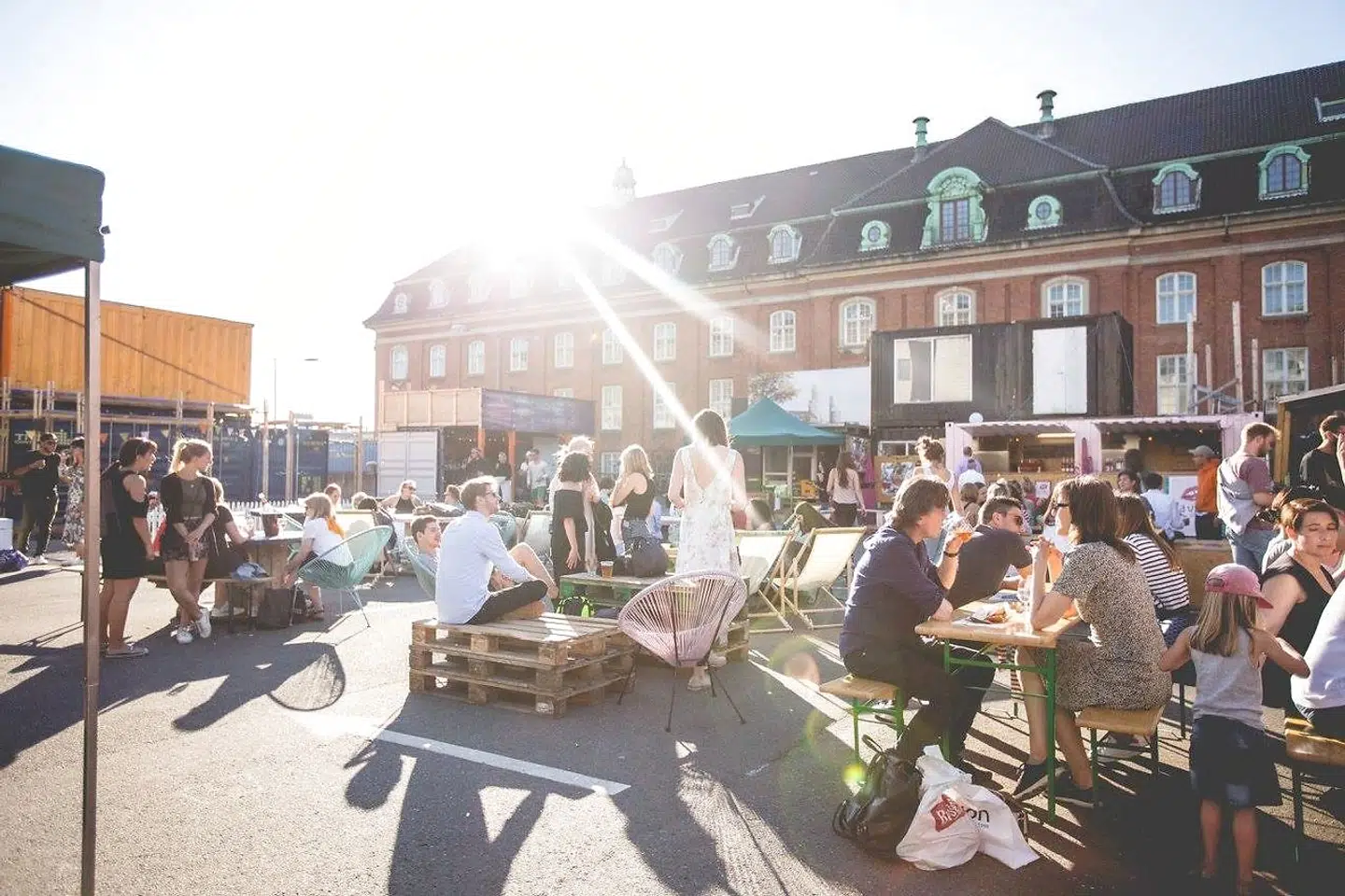 Før byggemaskinerne kom til grunden, var der liv på Posthusgrunden. Det kommer der igen om indvies år, hvor de første af grundens 162 lejligheder indvies