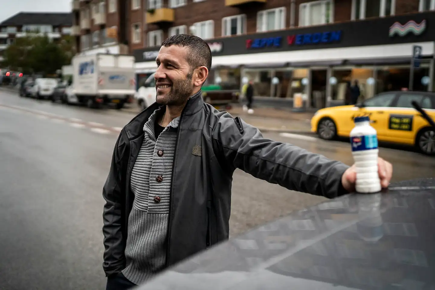 Her Özkan Turan, 46. Han er tidligere taxachauffør. I dag kører han for Falck.
