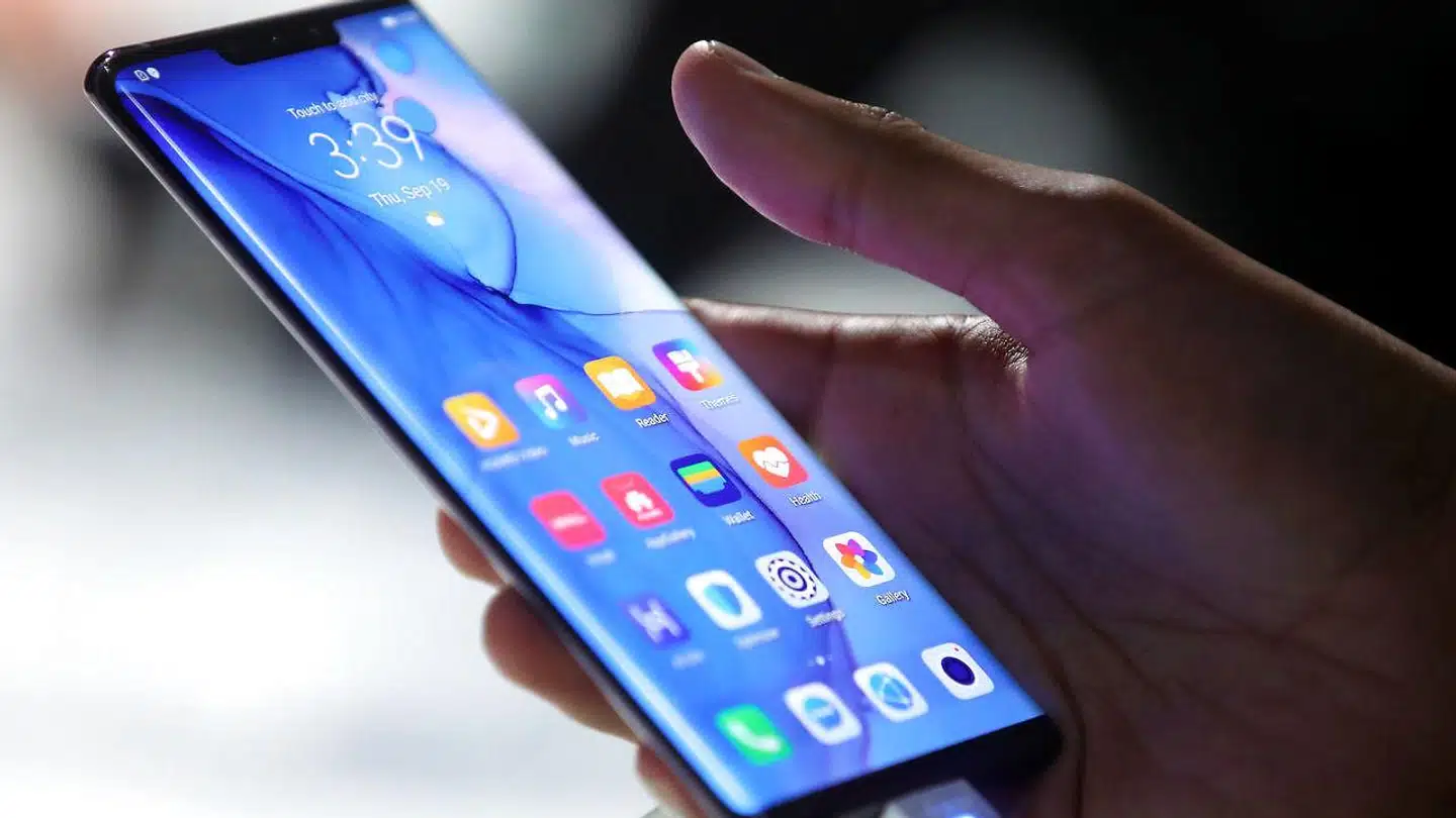 Huaweis nye toptelefon, Mate 30, er den første, som blev ramt af det amerikanske handelsforbud. Huawei må ikke længere bruge Googles mobilsoftware, Android. Arkivfoto: Michael Dalder, Reuters/Ritzau Scanpix