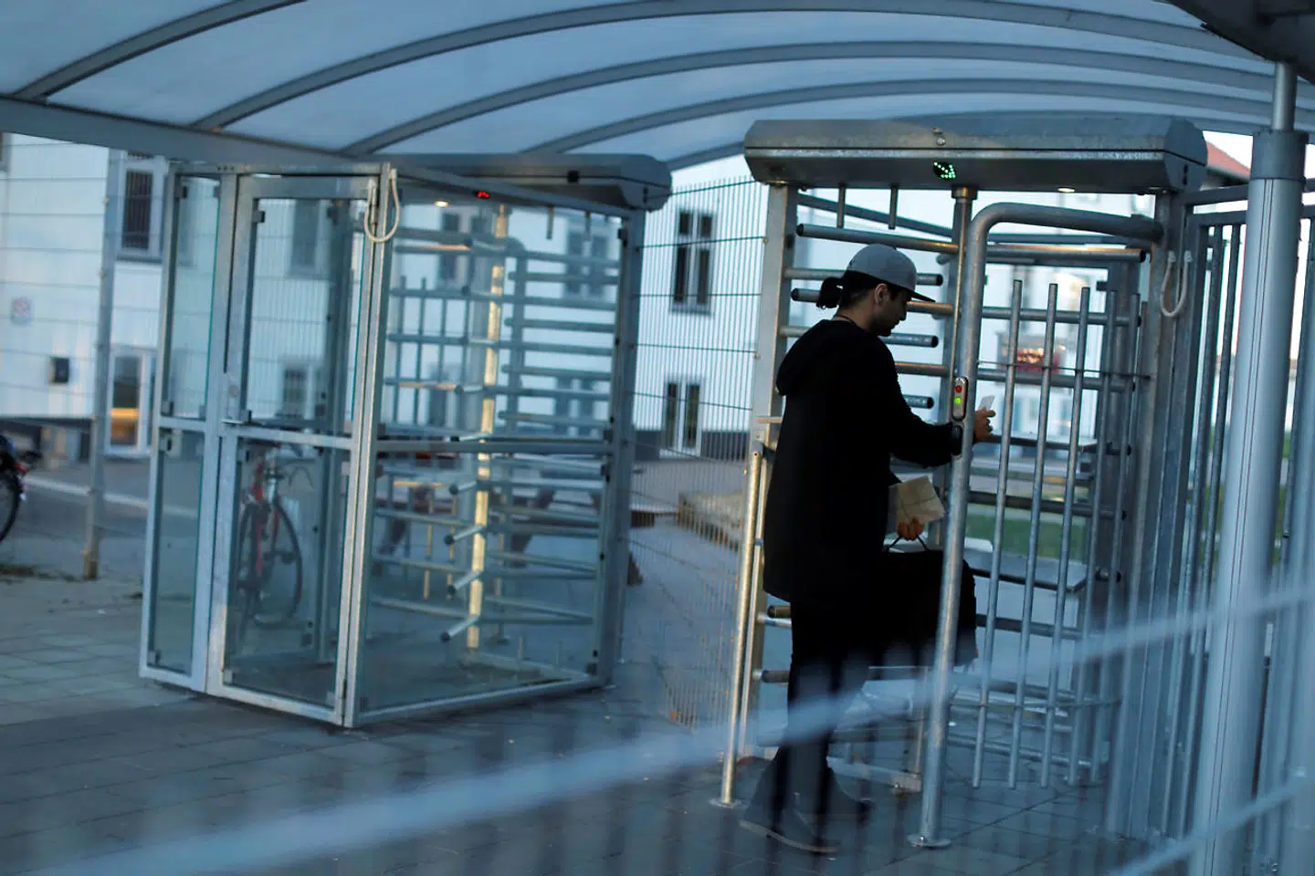 Mange udviste udlændinge mener, at det er bedre at sidde i fængsel end i Udrejsecenter Kærshovedgård ved Ikast. Arkivfoto: Andrew Kelly/Reuters/Ritzau Scanpix