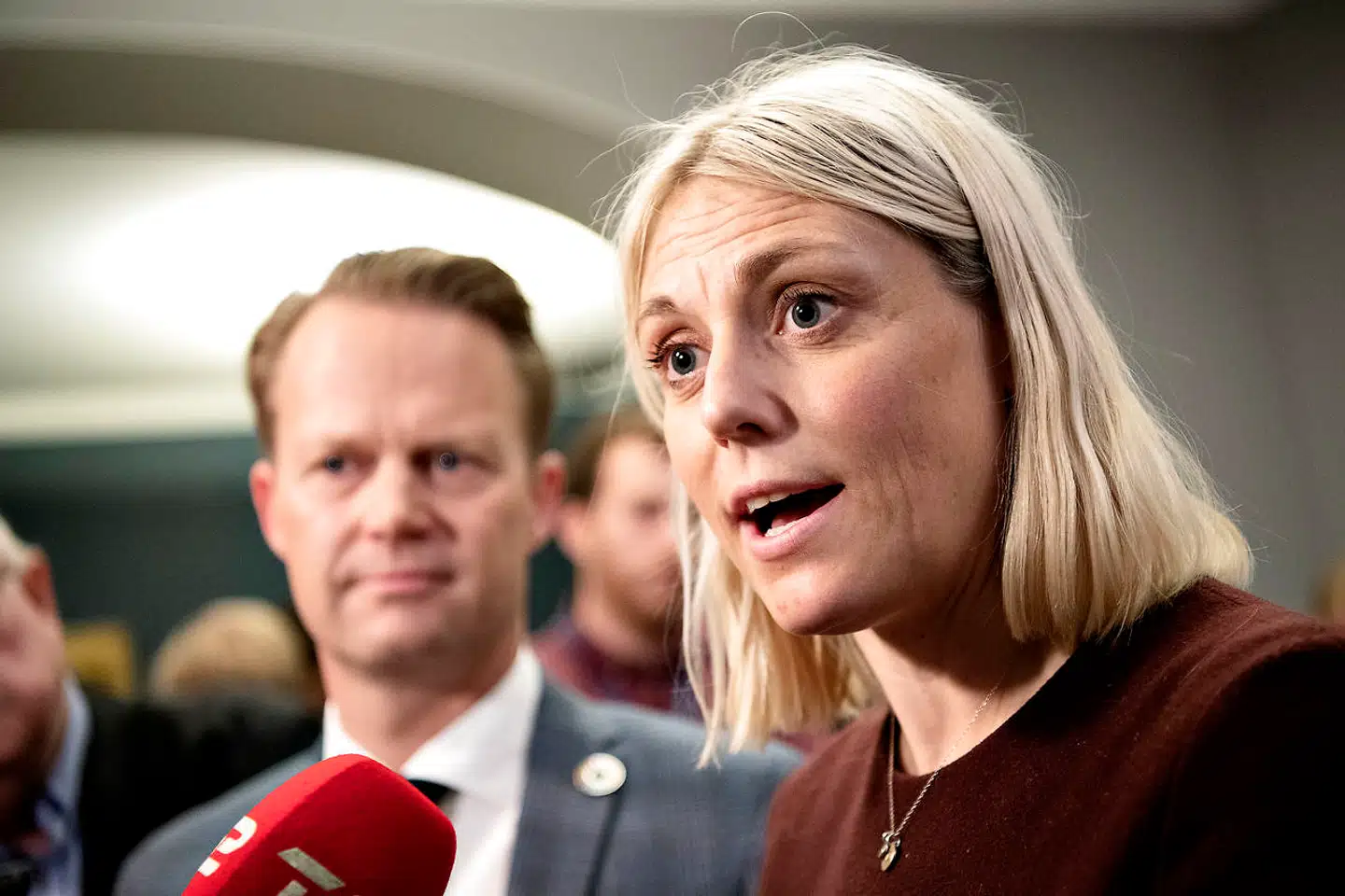 Forsvarsminister Trine Bramsen (S) og udenrigsminister Jeppe Kofod (S) talte med pressen efter hastemødet i Det Udenrigspolitiske Nævn på Christiansborg onsdag eftermiddag. Kort efter kom melding fra den tyrkiske præsident om, at Tyrkiet havde indledt militæroperation i Syrien.