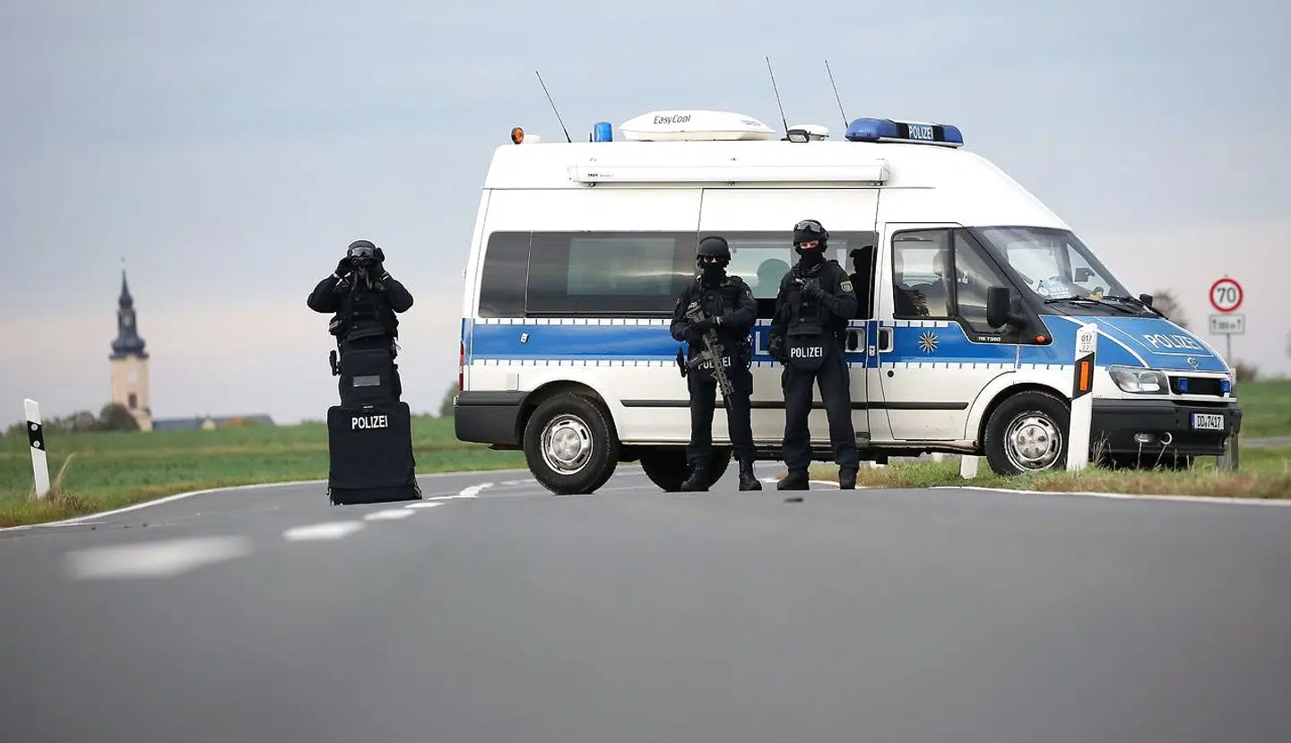 Også ved landsbyen Wiedersdorf var der skud onsdag, hvilket fik politiet til at lukke byen ned.