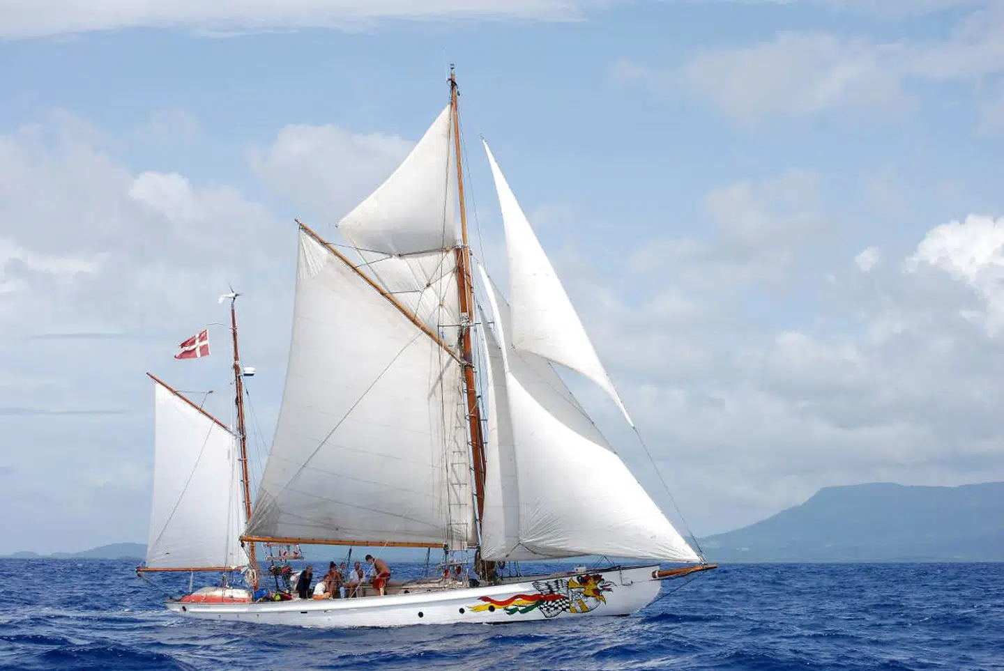 Hvordan var livet i Maos Lyst og på Nordkaperen egentlig? Var det hele bare flipperlykke og tolerance? Eller er der også en anden historie?