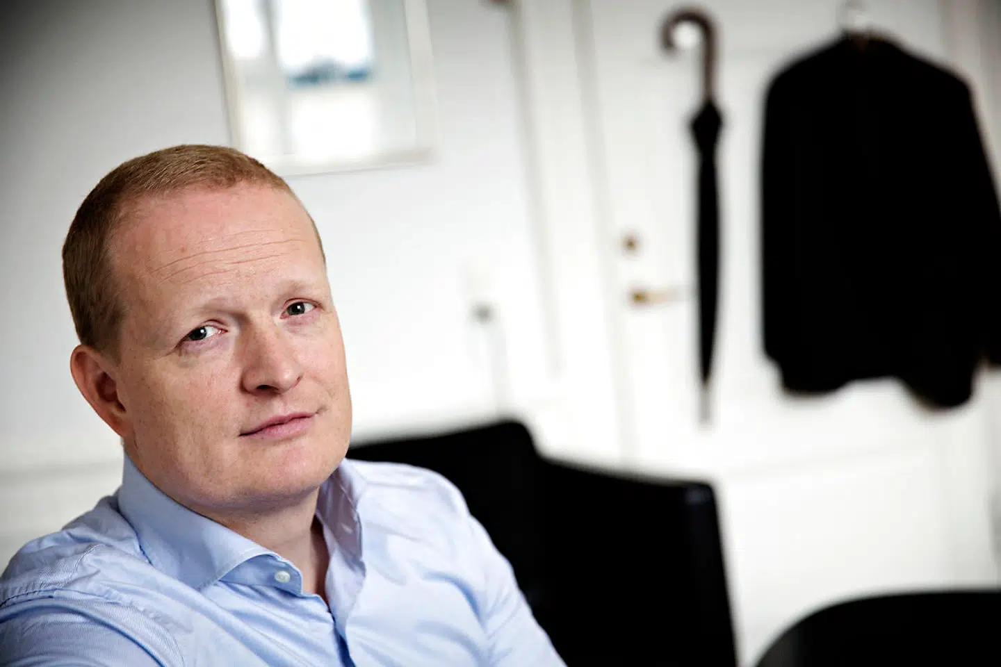 Sune Schackenfeldt er far til to børn med cystisk fibrose. Sammen med fremtrædende læger indleder han nu en kamp for at overbevise myndigheder og politikere om, at der bør indføres screening for cystisk fibrose blandt gravide i Danmark – og på sigt også en række andre, sjældne, arvelige sygdomme.