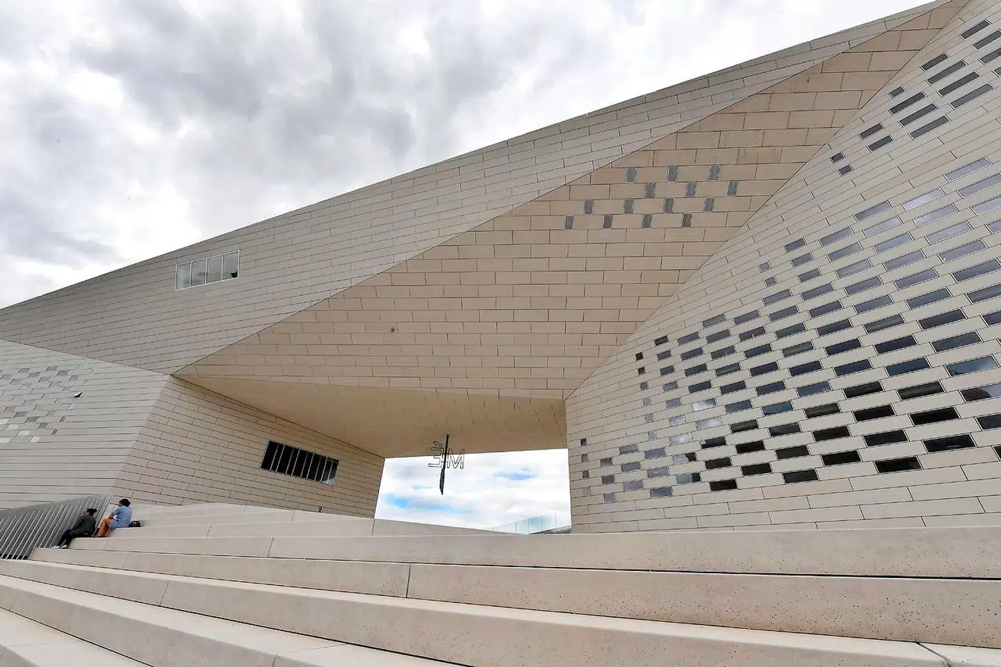 I juni åbnede det BIG-designede Méca i Bordeaux. Også en slags triumfbue.