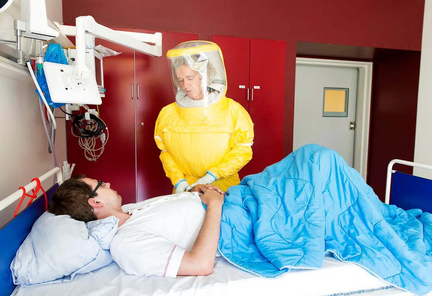 Sygehuset i Malmø undersøger nu, om en indlagt patient lider af ebola. Billedet er et modelfoto fra ebola-beredskabet på Hvidovre Hospital. Arkivfoto: Claus Bech/Ritzau Scanpix