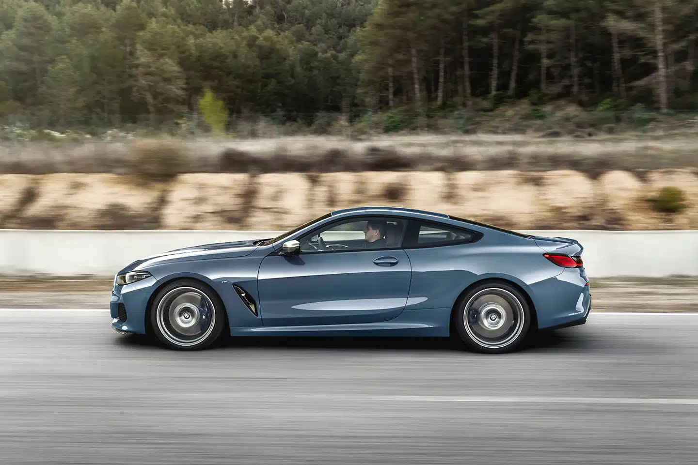Køredynamisk er M850i så skarp som en bil på to ton kan blive. Men den er ikke så sjov som en BMW M2 Competition.