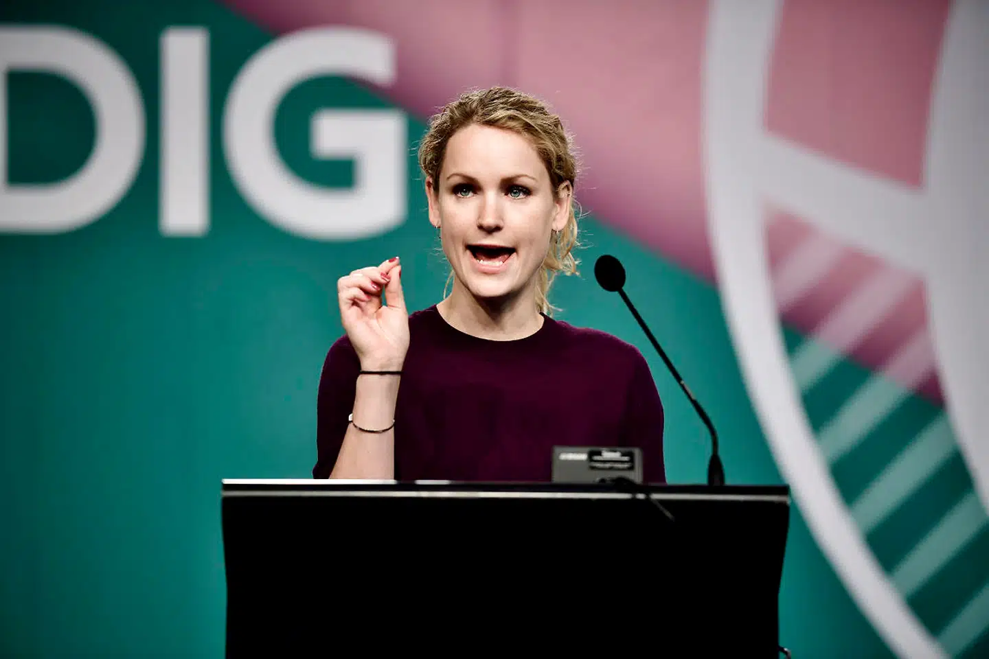 I denne weekend holder Enhedslisten sit årsmøde. Det sker i Hafnia-Hallen i København med deltagelse af mod 500 partimedlemmer. Partiet fejrer, at det er 25 år siden, det kom i Folketinget første gang.