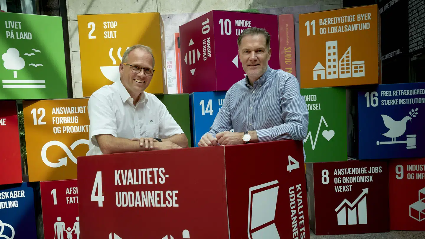 »Omstilling forudsætter også kritisk debat, og på SDU har den gode vilkår,« skriver Henrik Dam, rektor, SDU,  Bjarne Graabech Sørensen, prorektor, SDU, og Thomas Buchvald Vind, universitetsdirektør, SDU. På fotoet ses SDUs rektor, Henrik Dam, og SDUs bestyrelsesformand, Niels Thorborg.