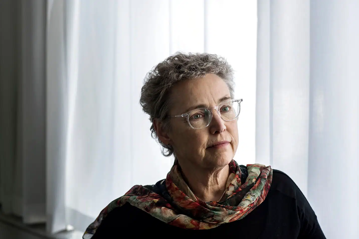»Det går glimrende for Københavns Professionshøjskole, som kommunikerer på dansk i det danske samfund på engelsk med udenlandske forskere og studerende. Der hedder de så University College Copenhagen. Jeg synes, de har fundet en superfin balance, hvorimod der er andre institutioner, hvor det kammer over,« siger Sabine Kirchmeier, tidligere direktør i Dansk Sprognævn.