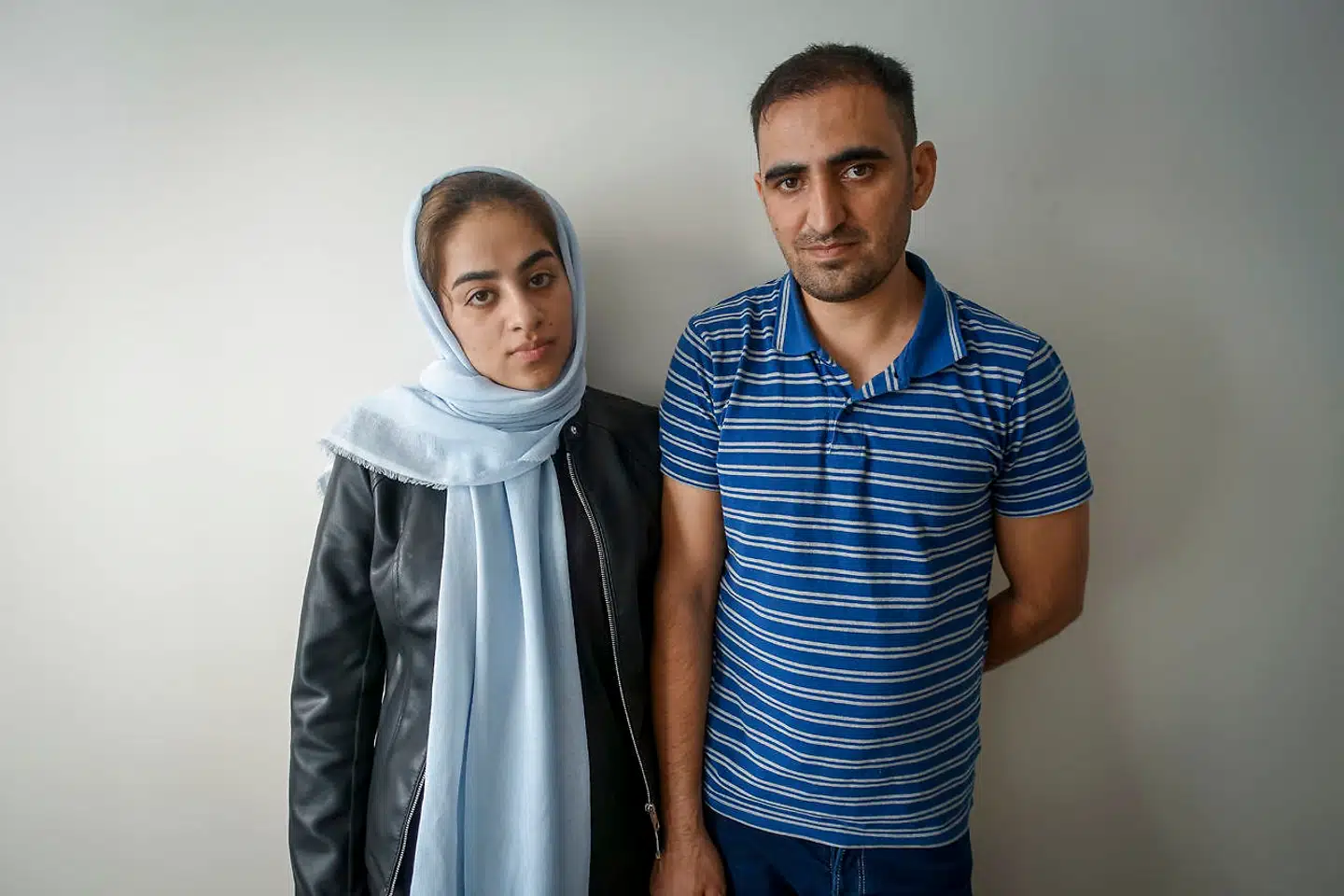 Khalid Afayi og hans forlovede, Sahar er på flugt fra Afghanistan. Hvor de ender, ved de ikke. Først troede de, målet var Iran, så Tyrkiet og nu venter de på en båd til Grækenland.