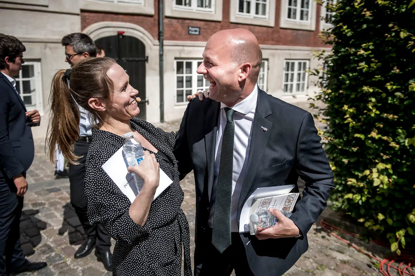 Søren Pape Poulsen sammen med departementschef Barbara Bertelsen.