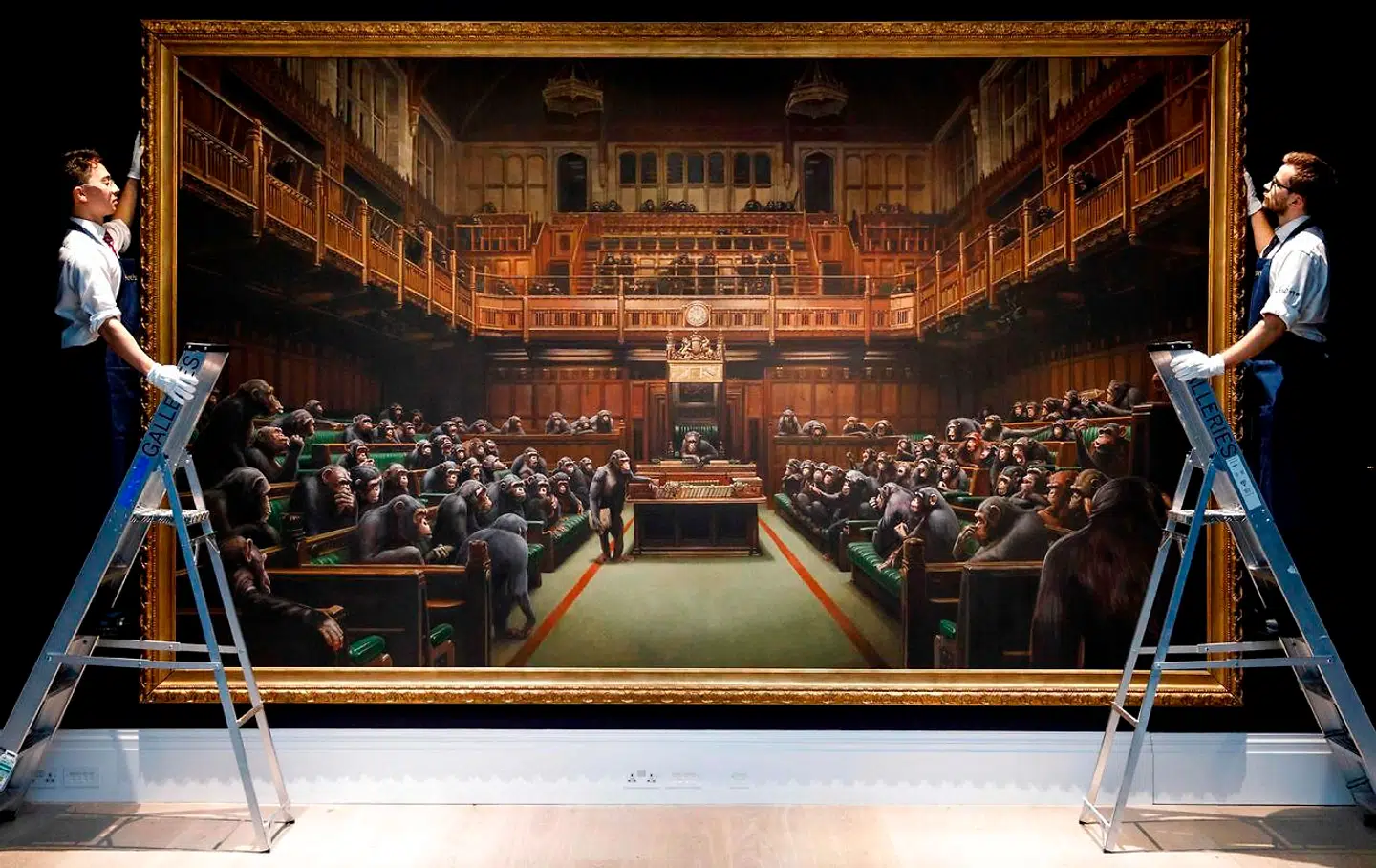 Banksys »Devolved Parliament« er ti år gammelt og blev tidligere i år lånt ud til en udstilling på Bristol Museum for at markere tiårsjubilæet for maleriet og Storbritanniens planer om et Brexit.