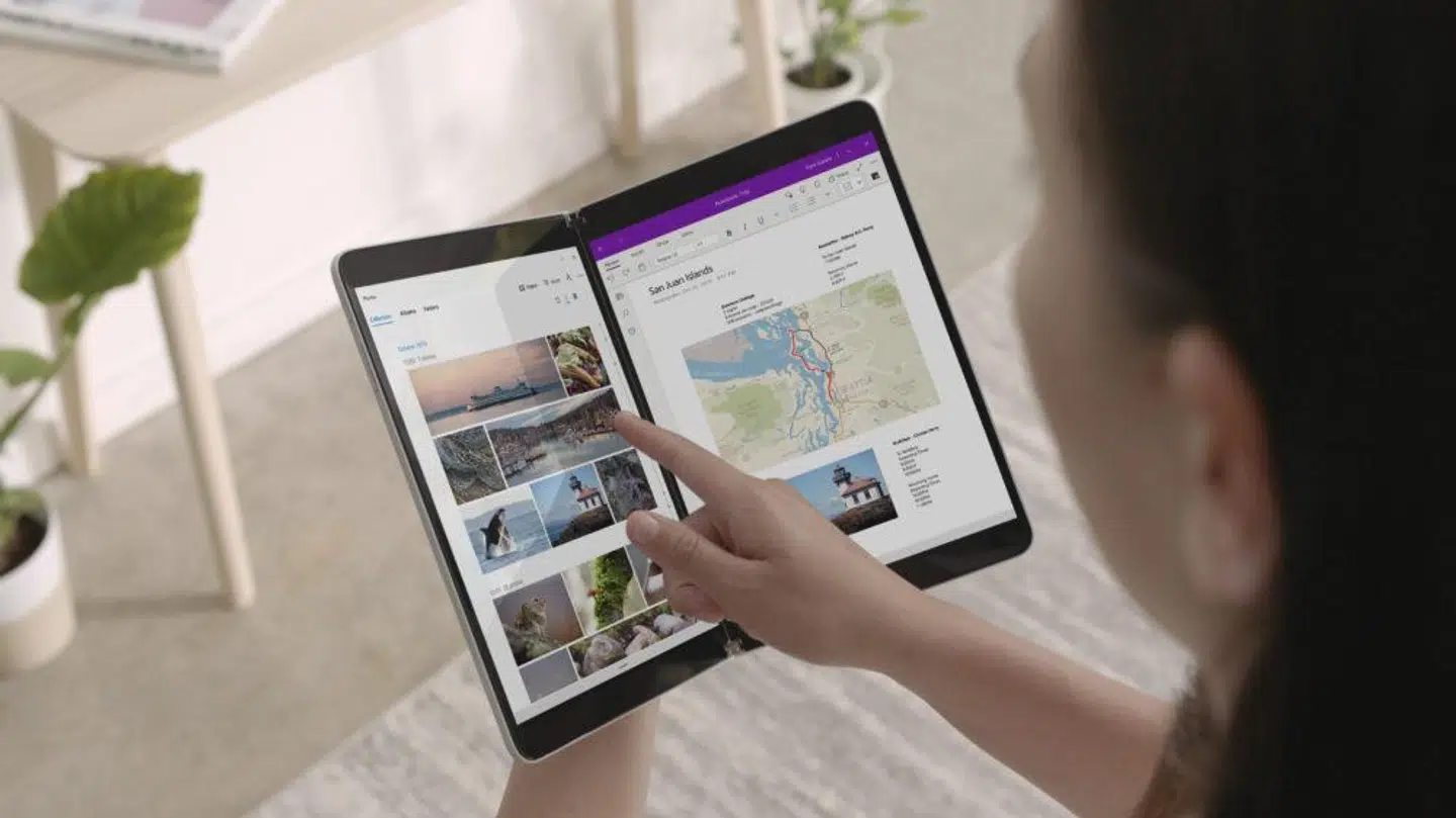 Surface Neo er en tablet med to skærme og med den nye Windows 10 X, som kan håndtere de to samtidige skærme. Foto: Microsoft