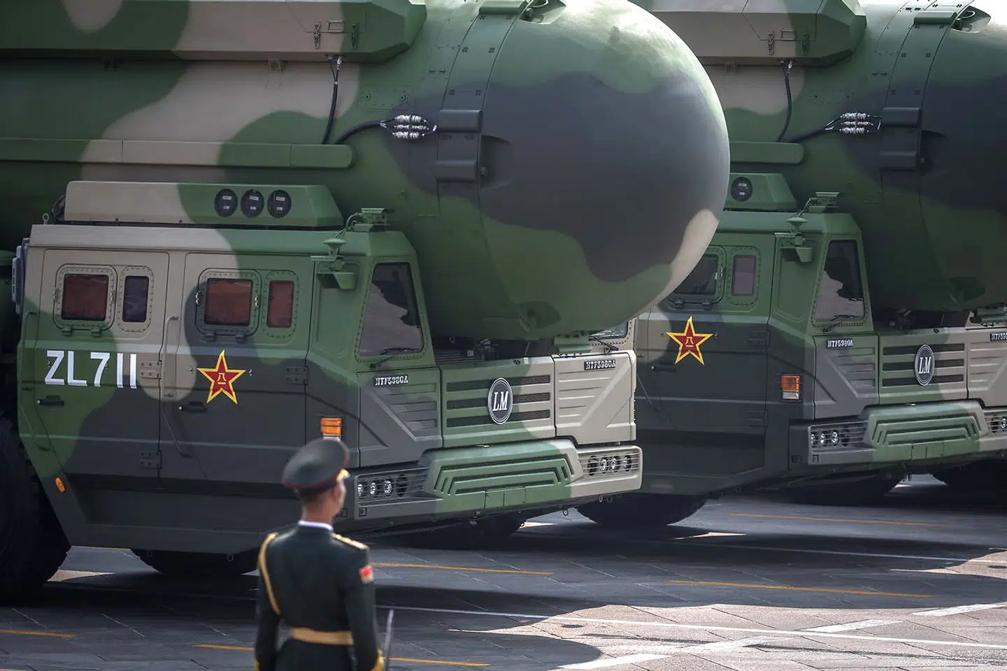 DF-41-missilet rullede forbi Den Himmelske Freds Plads i Beijing ved den store militærparade på det kommunistiske Kinas 70-årsdag.