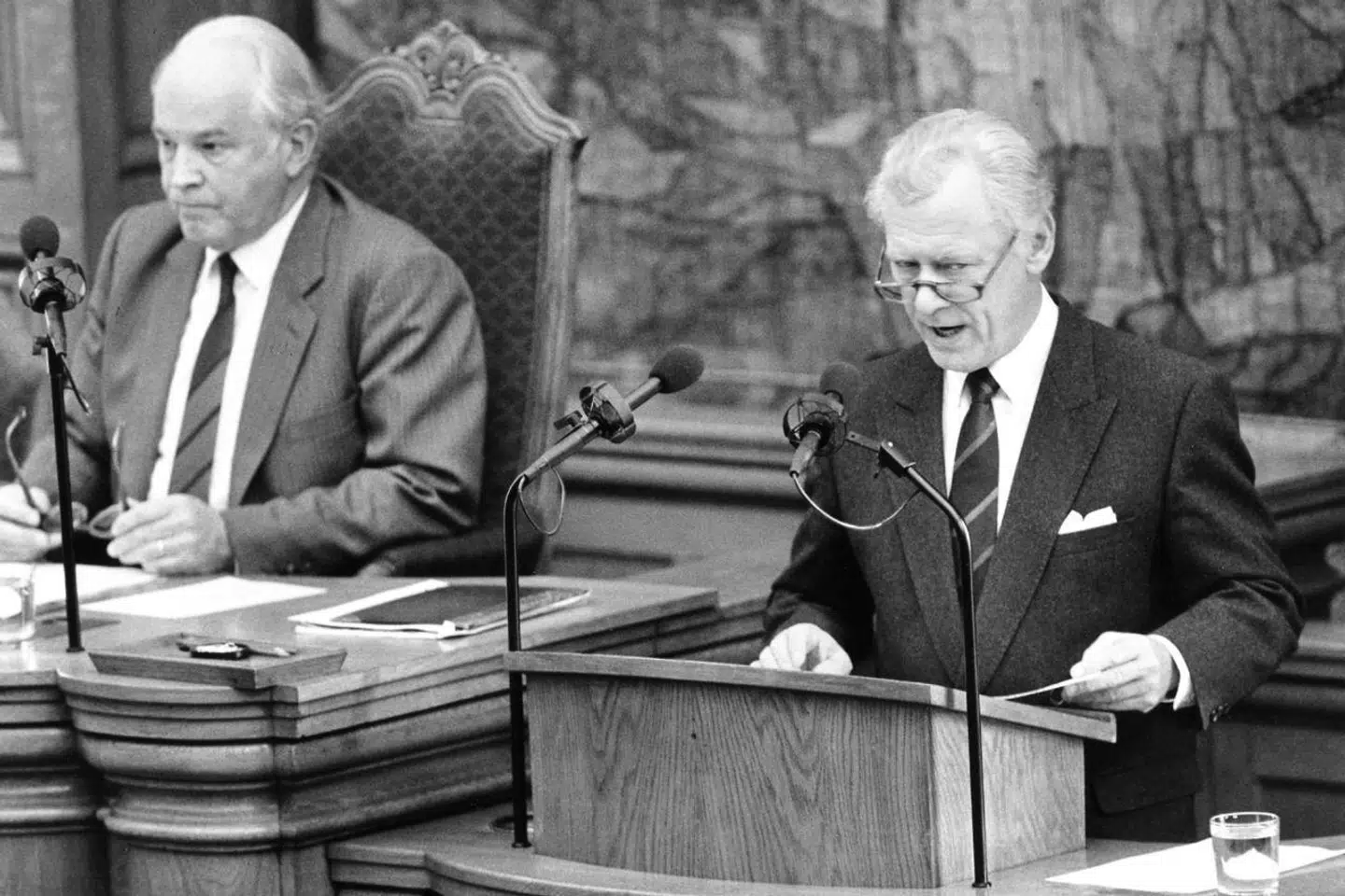 I 1988 gik det mindre godt for Schlüter. Han måtte ved sin åbningstale advare danskerne om en forestående »hestekur«.