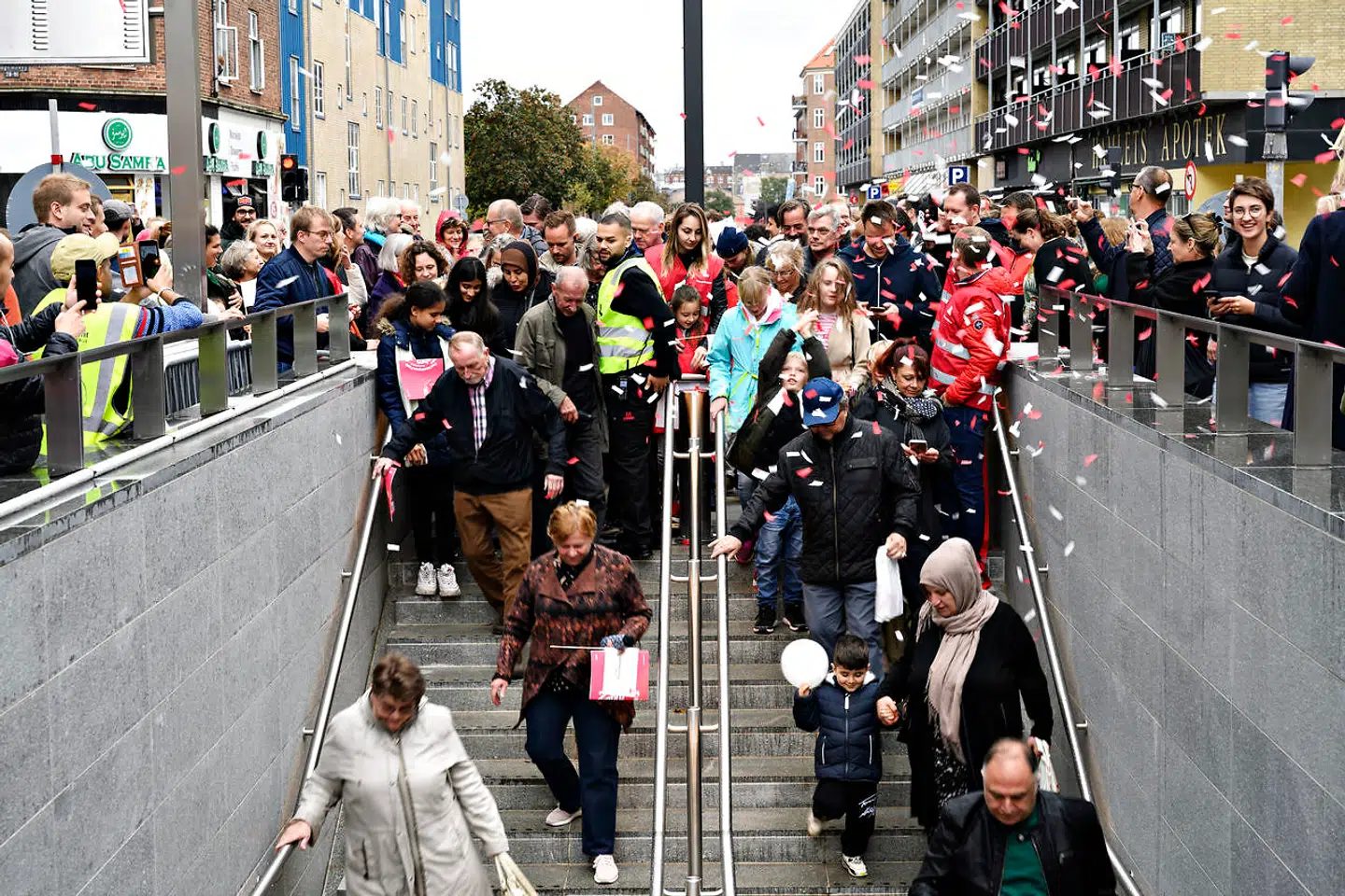 »Det myldrede ned med mennesker i systemet, og vi endte faktisk med at have cirka 127.000 passagerer i Cityringen,« siger Henrik Plougmann Olsen om Cityringens åbning søndag.