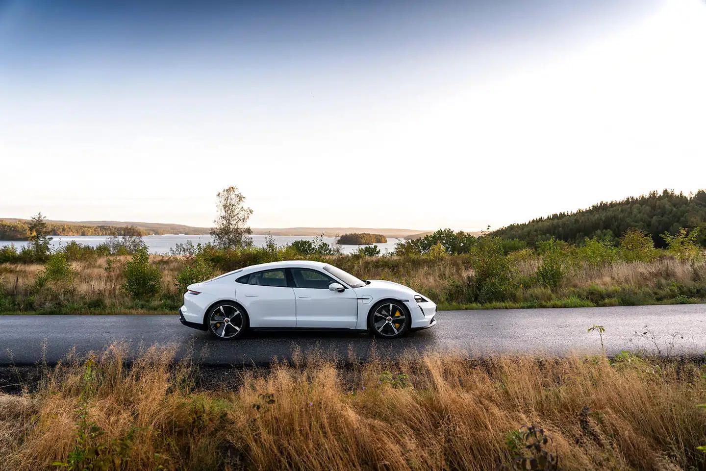 Porsche Taycan er Porsches første fuldelektriske elbil. Den har plads til fire voksne, og er størrelsesmæssigt tættere på Panamera end på 911.