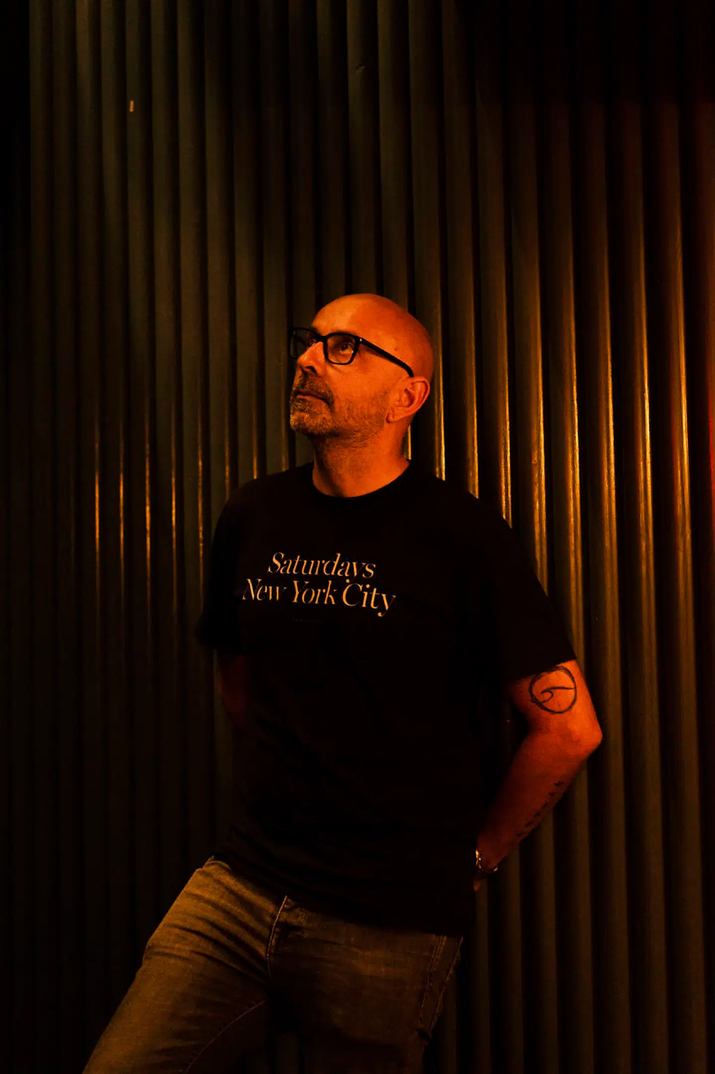 »Jeg er bekymret for klimaet, og for en stigende ligegyldighed over for hinanden og for samfundet. Og så er jeg bekymret for, om politikerne efterhånden magter opgaven med at være politikere, eller om det hele bare handler om fis og ballade i fjernsynet og om at leve af politik og ikke leve for politik.«