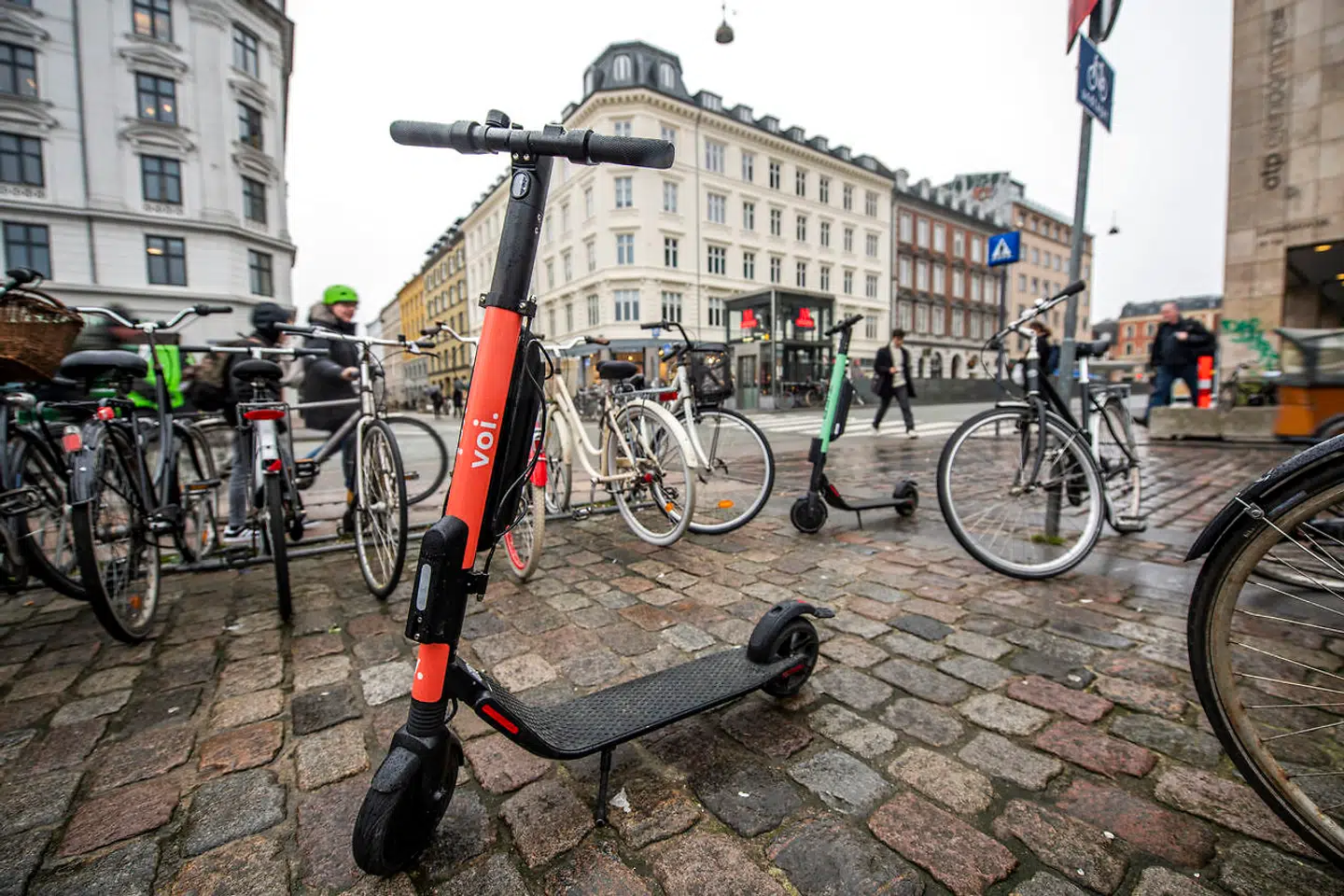 Elløbehjul er på rekordtid blevet et populært køretøj – her i København – men samtidig også en problematisk del af bybilledet i en række byer.