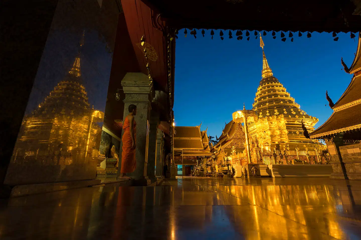 Doi Suthep er Thailands andet mest berømte tempel, der ligger halvvejs oppe på et bjerg vest for Chiang Mai.