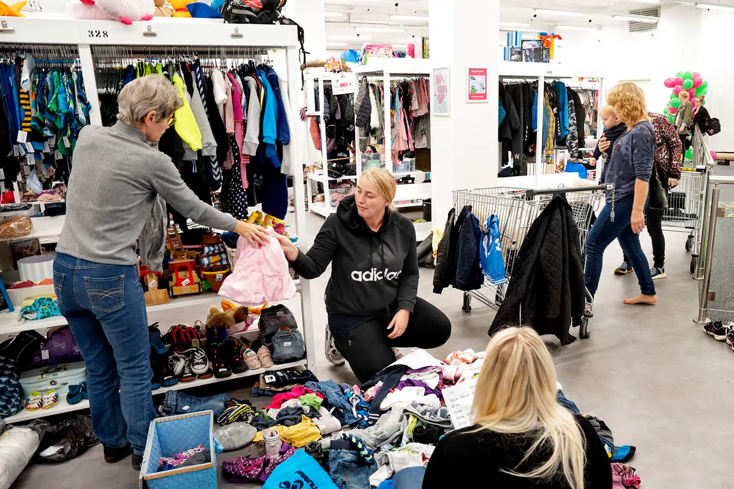 I Børneloppen lejer man sig ind på ugebasis, hvorefter virksomhedens ansatte tager sig af salget. Pengene fra salget går direkte ind på den nu forhenværende ejer af børnetøjets konto.