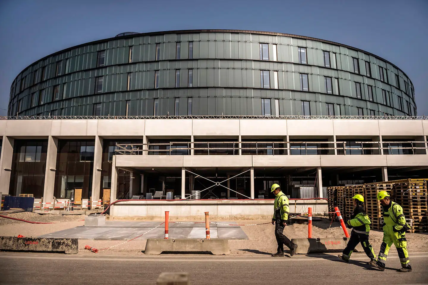 »Politikerne i Region Hovedstaden står lidt af en forklaringsudfordring, når udsigten til halvtomme hospitaler kan kædes sammen med deres modvilje mod at træffe upopulære beslutninger,« skriver sundhedsjournalist Flemming Steen Pedersen i analysen.