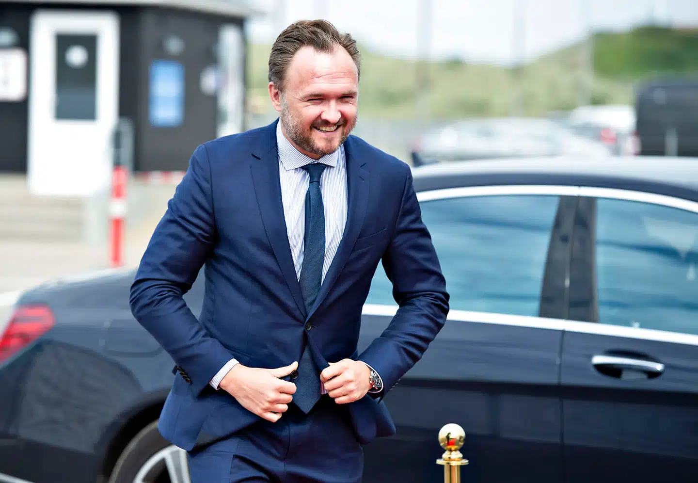 Klimaminister Dan Jørgensen – her på vej til indvielsen af vindmølleparken Horns Rev 3 i Nordsøen – vil ikke løfte sløret for, om regeringen vil fortsætte med olieudvinding i Nordsøen efter 2047.
