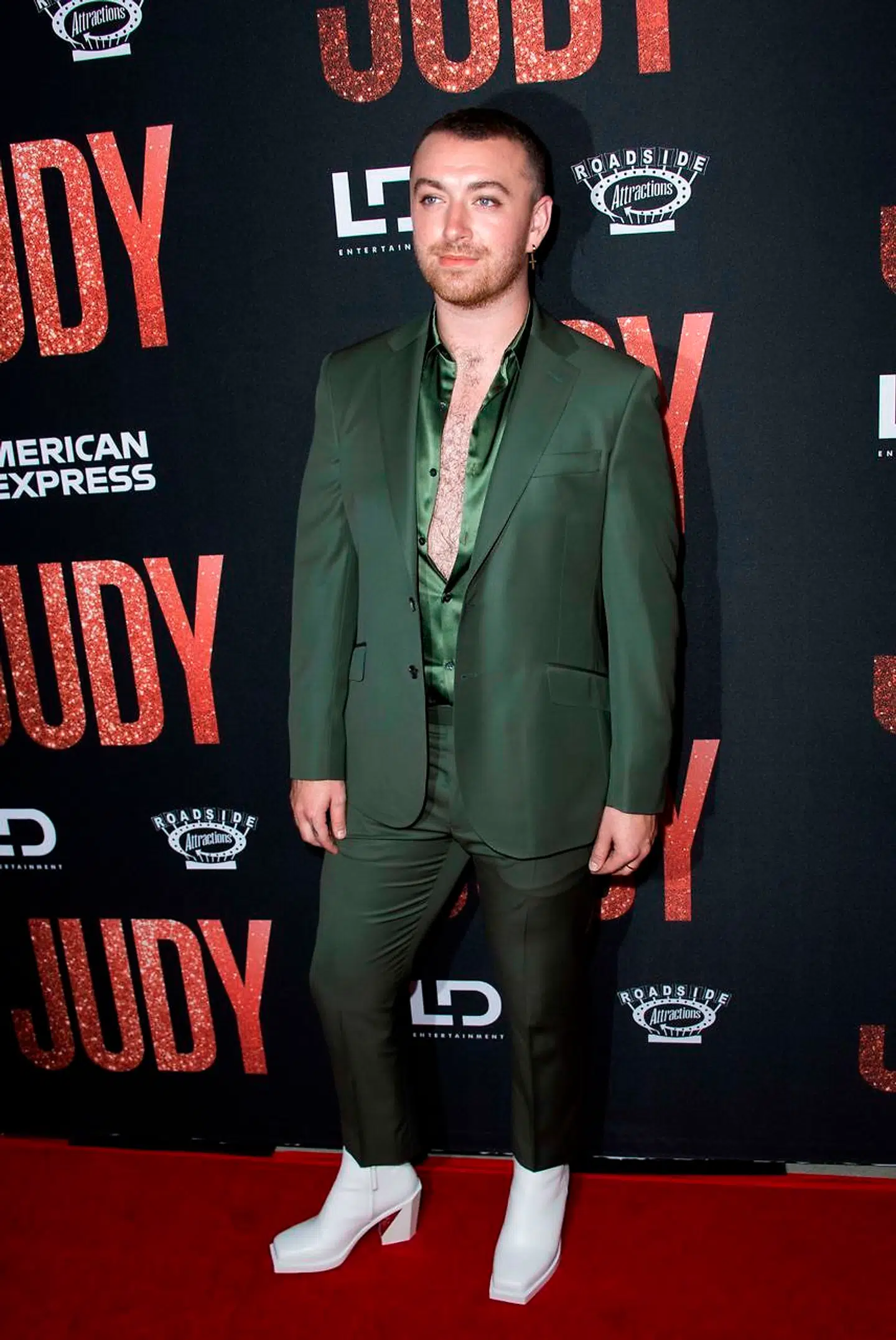 I marts proklamerede sangeren Sam Smith, at han er nonbinær og altså hverken identificerer sig med det mandlige eller det kvindelige køn. For to uger siden lagde den populære sanger desuden et billede på sin Instagram-profil ledsaget af teksten: »Mine pronominer er de og dem.«