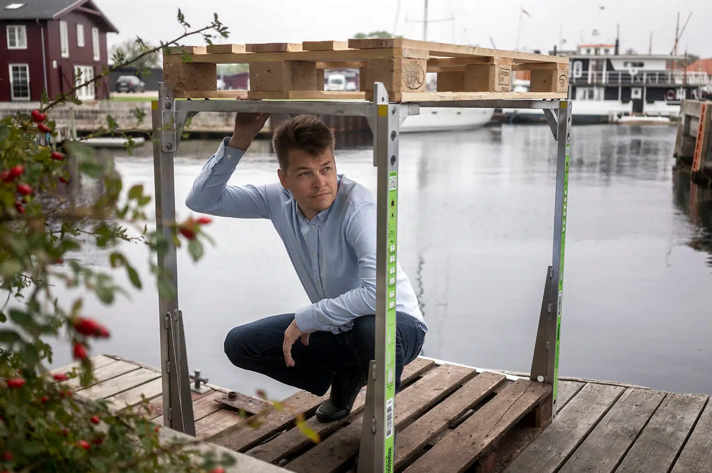 Arkitekt og smed Jesper Rølund blev kontaktet af ASKO, Norges største distributør af mad. Virksomheden spurgte, om han ikke kunne udvikle et produkt, der kunne optimere pladsen i lastbilerne. Det blev til palleproduktet SpaceInvader, som ved at udnytte pladsen optimalt kan reducere lastbiltrafikken og dermed CO2-udledningen fra lastbiler med 20 pct. Foto: Maria Albrechtsen Mortensen