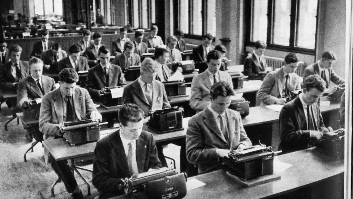 Billed Bladet besøger i april 1957 Østasiatisk Kompagni i København. Dengang havde ØK 104 kontorer og selskaber spredt over hele verden.