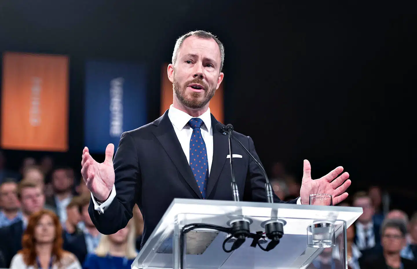 Jakob Ellemann-Jensen på talerstolen før valget til formand ved Venstres extraordinære landsmøde om valg af ny formand og næstformand i Herning Kongrescenter , lørdag 21. september 2019.. (Foto: Henning Bagger/Ritzau Scanpix)