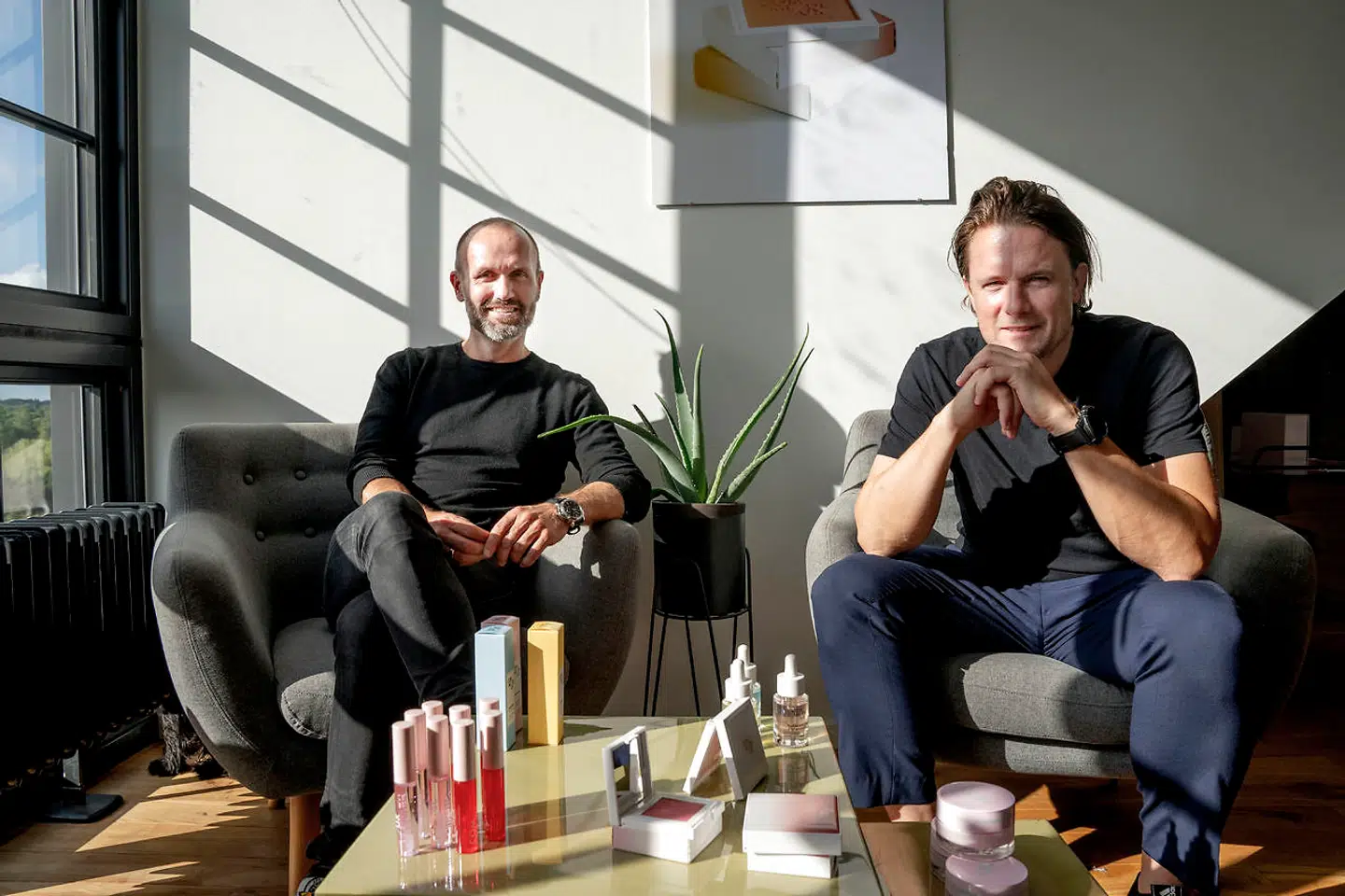 Nikolaj Leonhard-Hjorth (th.) og Rasmus Schmiegelow (tv.) har brugt data fra deres over 100.000 abonnenter af Goodiebox til at udvikle skønhedsserien Comme Deux.