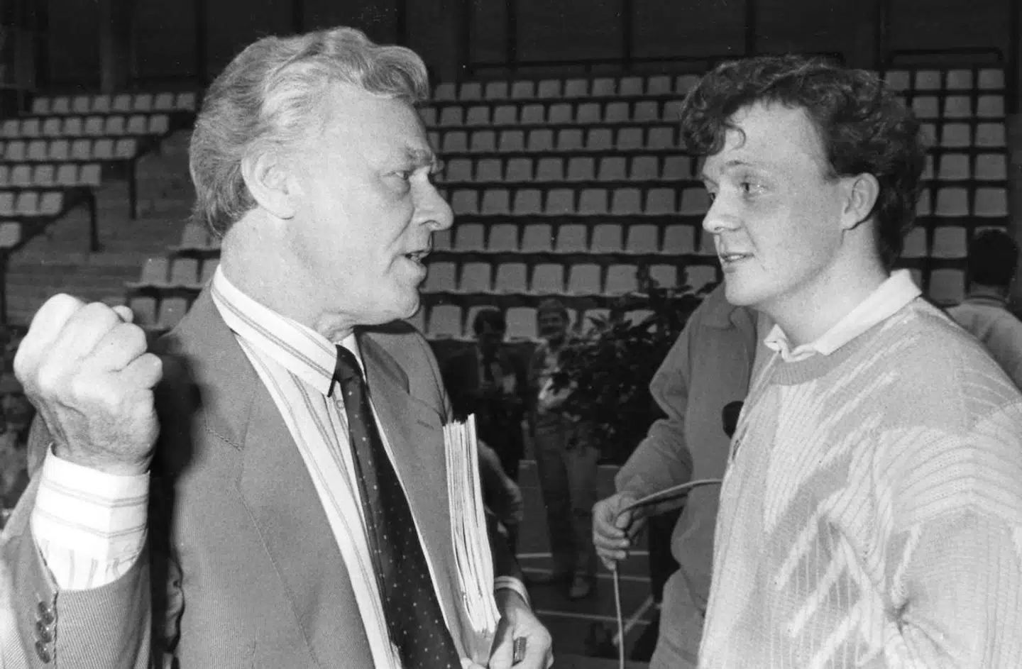 Daværende VU-formand Lars Løkke Rasmussen i samtale med statsminister Poul Schlüter (K).