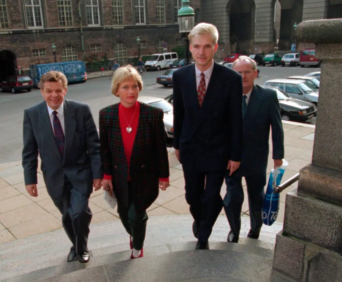 Dansk Folkeparti på vej til pressemøde om dannelsen af det nye parti anno 1995. Fra venstre Ole Donner, Pia Kjærsgaard, Kristian Thulesen Dahl og Poul Nødgaard.