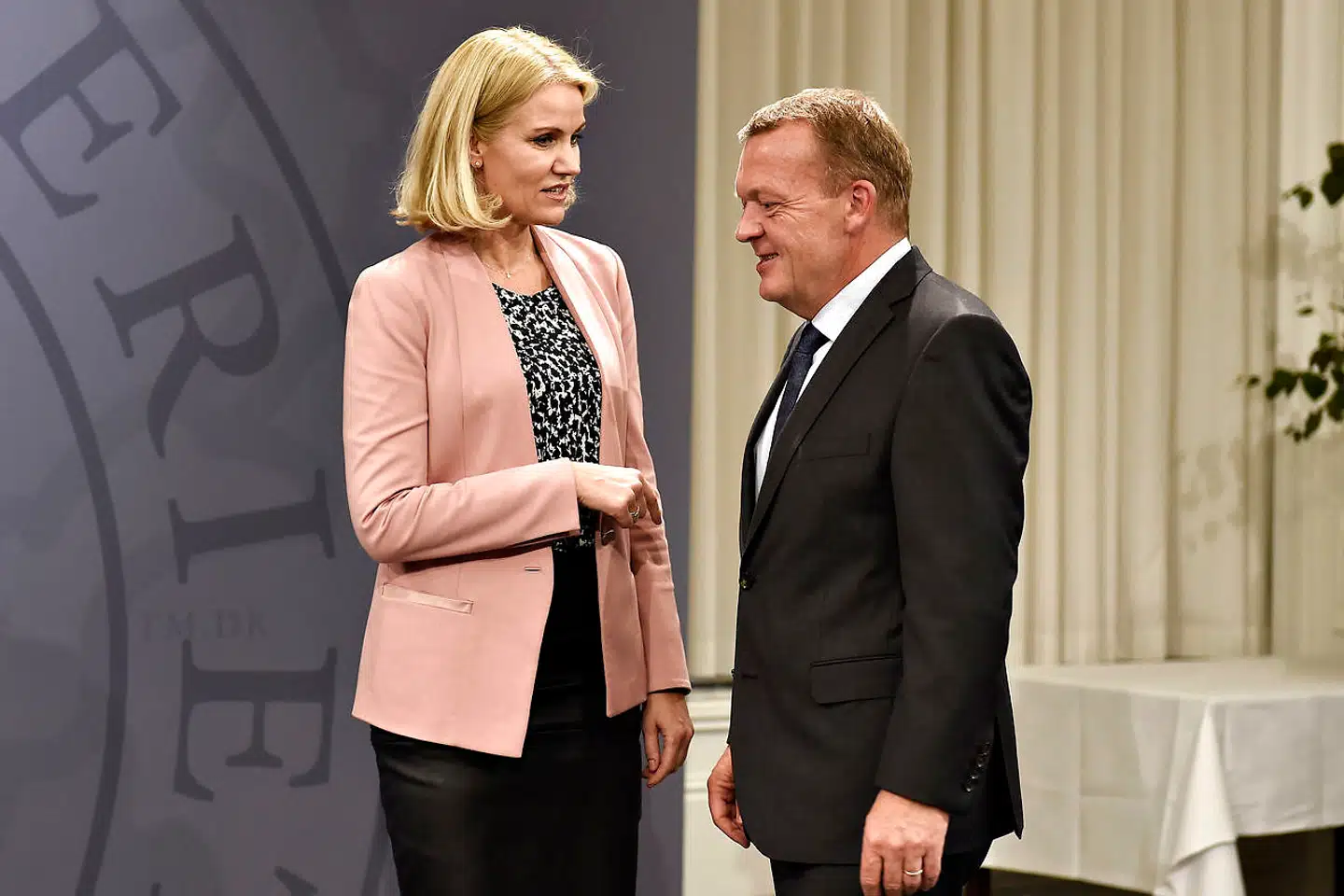 Deres tid i politik er forbi, men de spøger stadig, og trangen til at skrive den politiske historie om de senste ti år i dansk politik er stor.