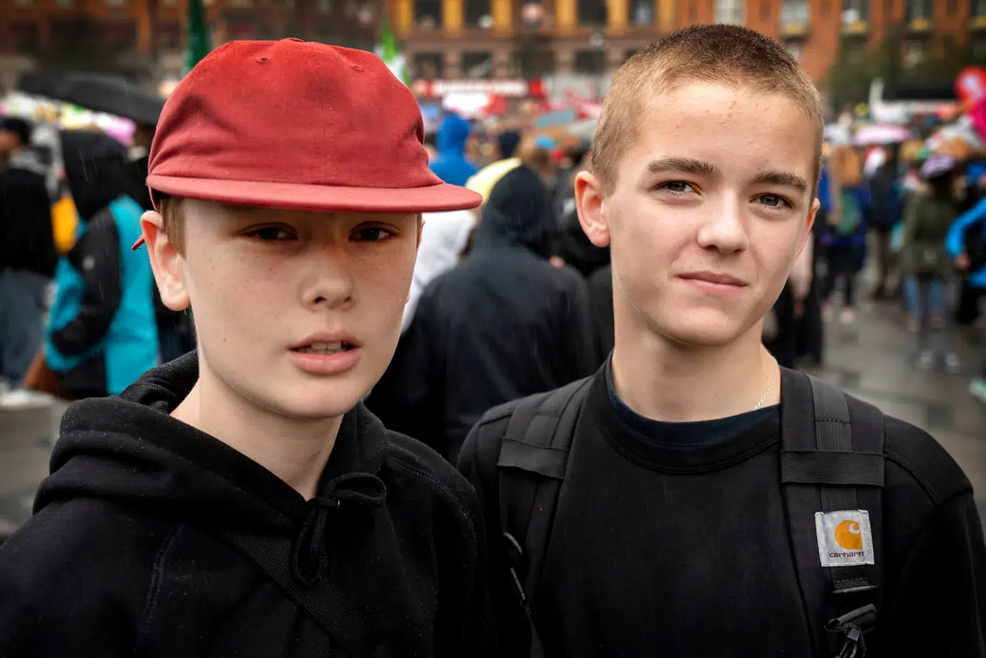14-årige Mads (th.) og Marius var med på Rådhuspladsen i København til demonstration for klimaet. De vil vise de danske politikere, at de ikke er tilfredse med indsatsen.