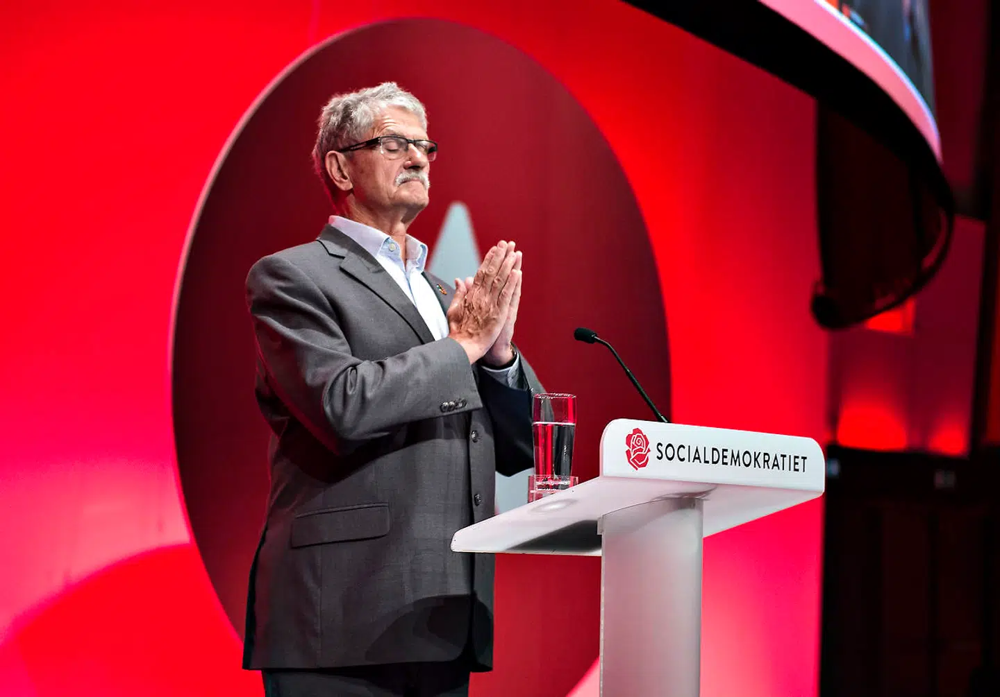 Mogens Lykketoft pudser sin glorie, mener en læser.