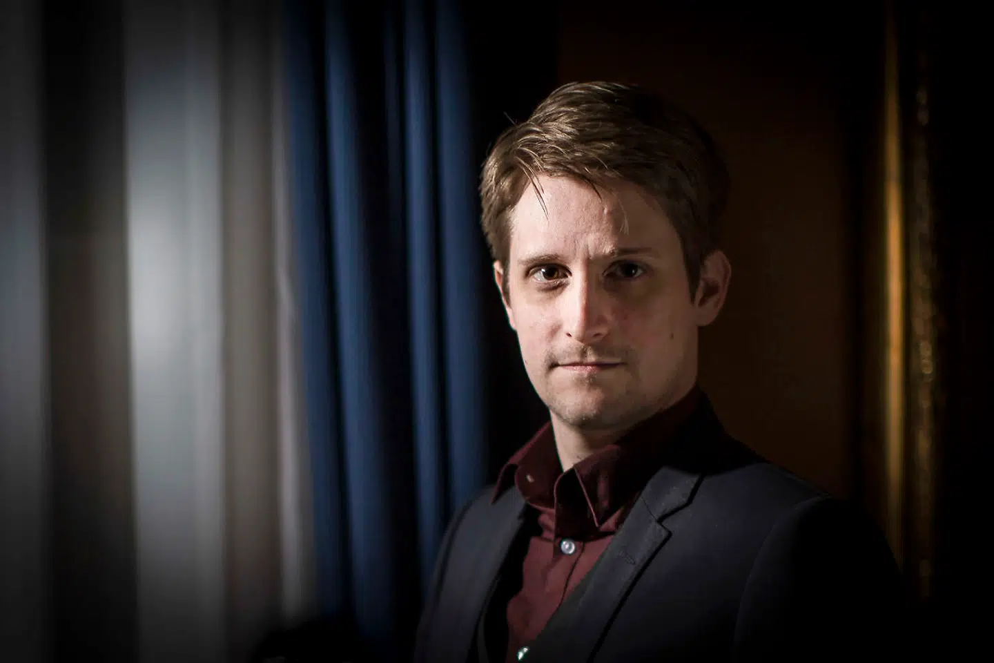 Selv om historien om Edward Snowden er velkendt, vil Henrik Dahl stærkt anbefale, at man afsætter tid til at læse selvbiografien »I offentlighedens tjeneste«.