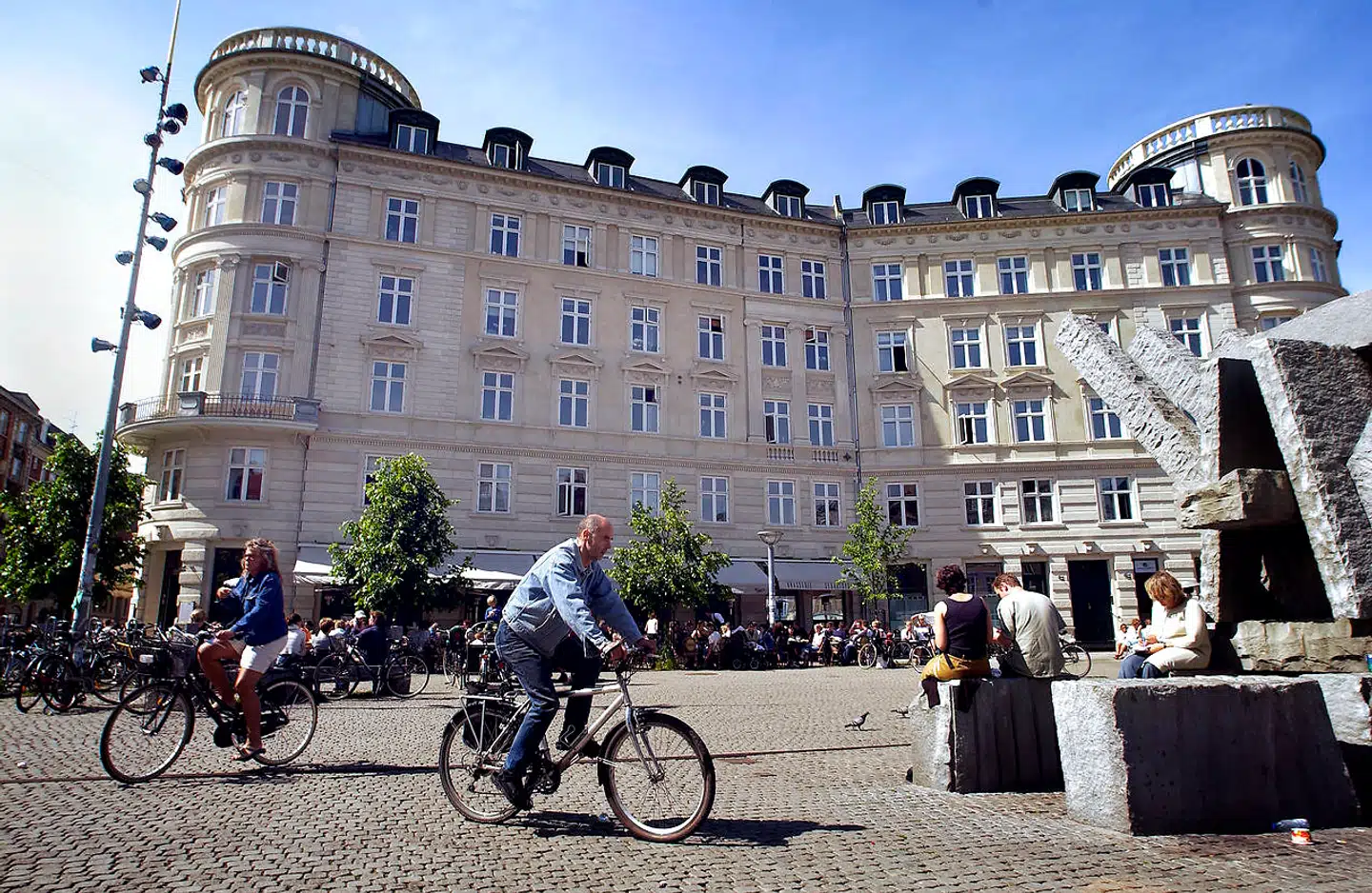 Her bo vi. Og her boede Agnes Henningsen åbenbart også.