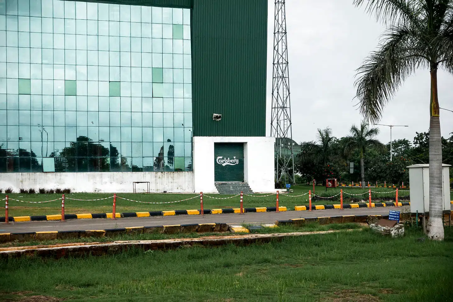 Danish brewery Carlsberg is the third largest brewery in India. Foto: Ali Monis Naqvi