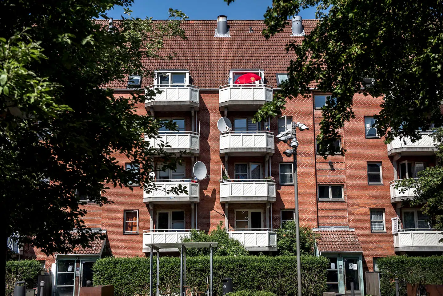 Den nye boligminister, Kaare Dybvad, har meldt ud, at udsatte boligområder ikke længere skal omtales som »ghettoer«, da han mener, at det stigmatiserer områdernes beboere unødigt.